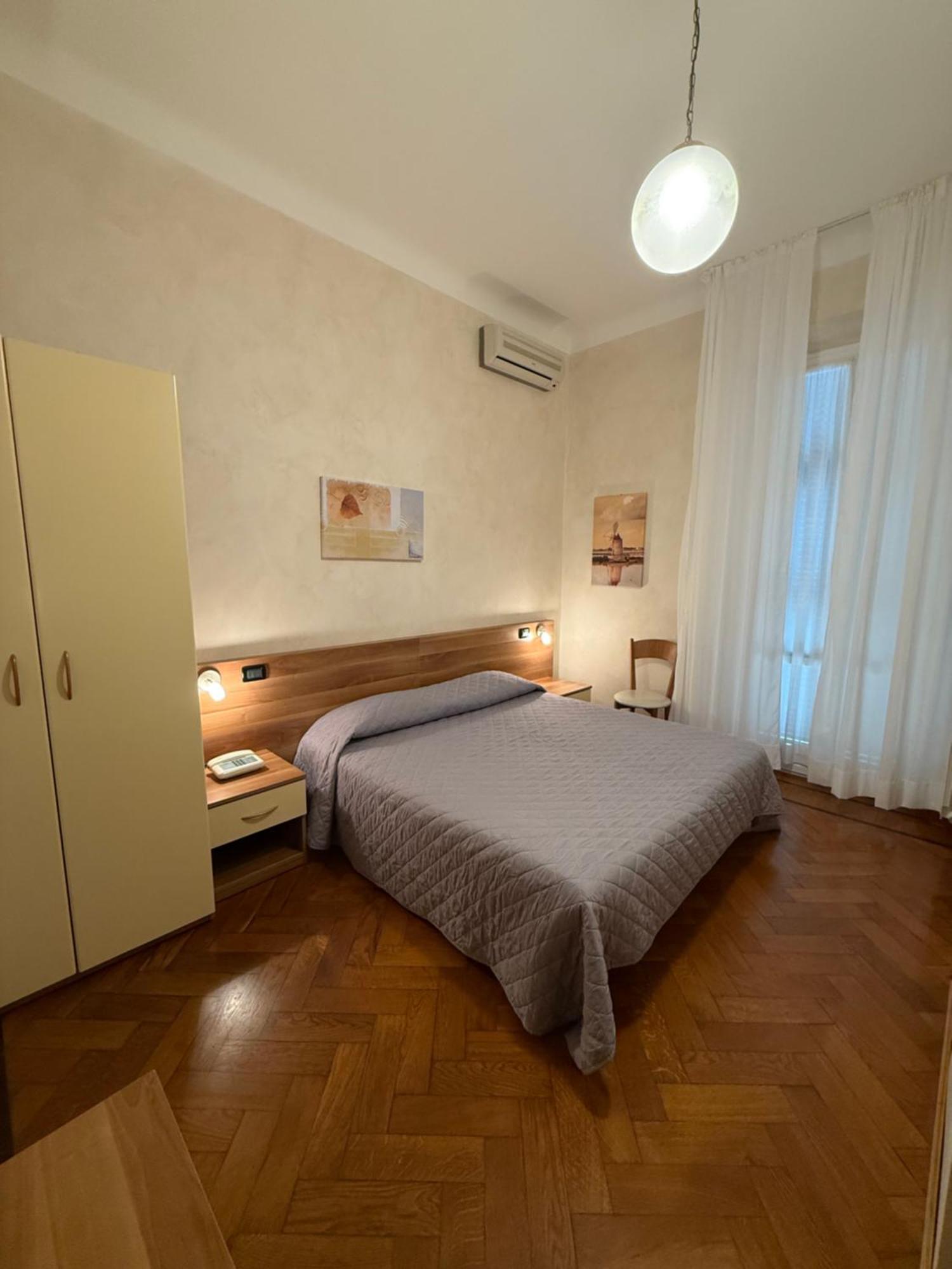 Hotel Fiorenza & Banksia Meuble Алассио Экстерьер фото