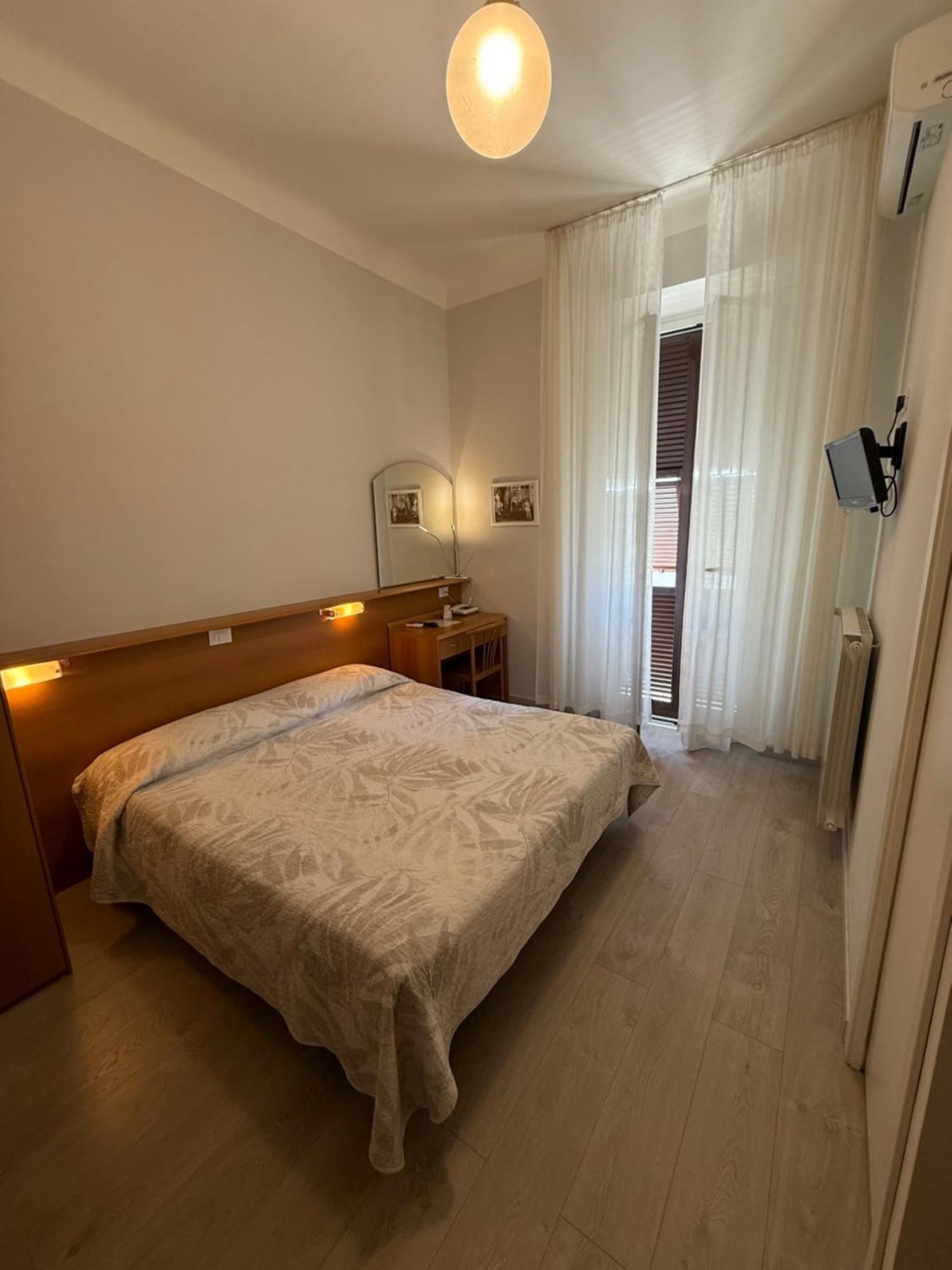Hotel Fiorenza & Banksia Meuble Алассио Экстерьер фото